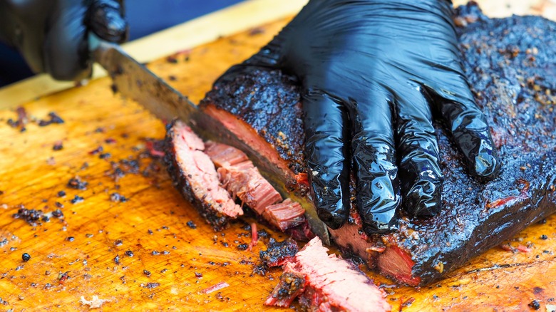 Slicing brisket