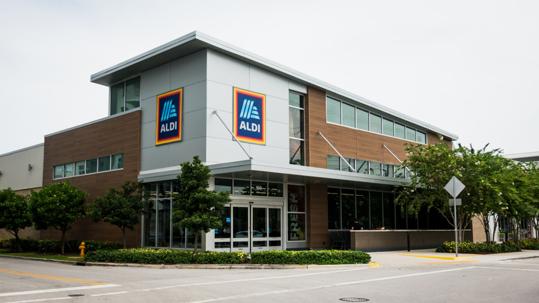 An Aldi store with no cars in the parking lot